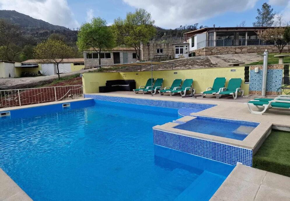 fonte: quinta do moinho | piscina