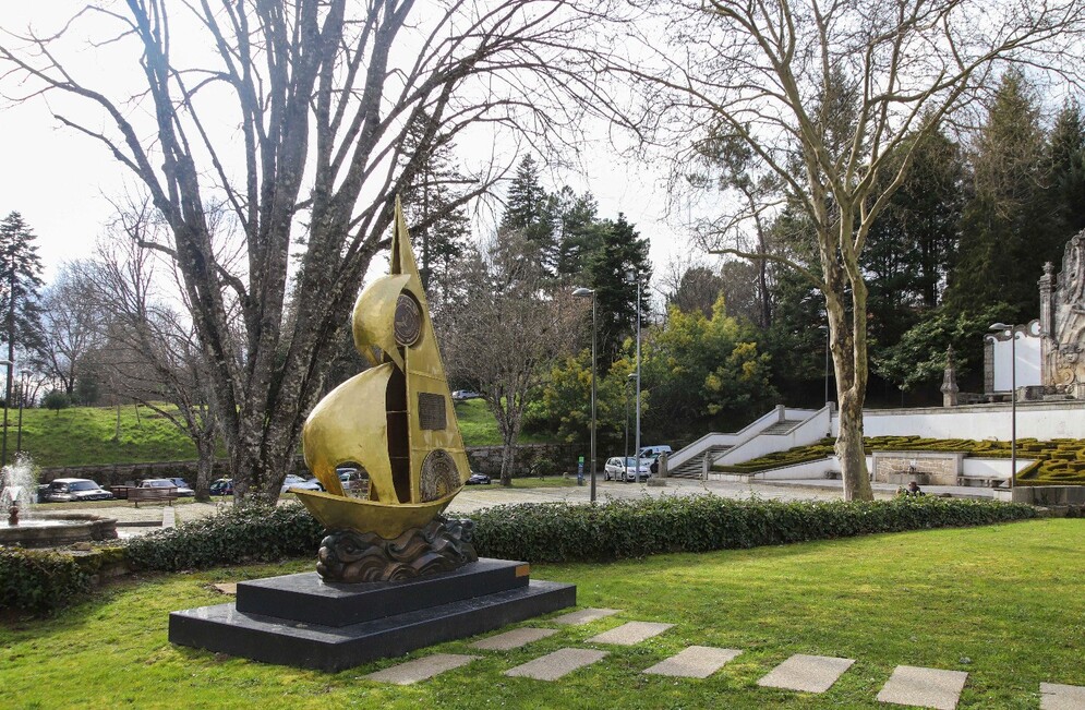 escultura estela