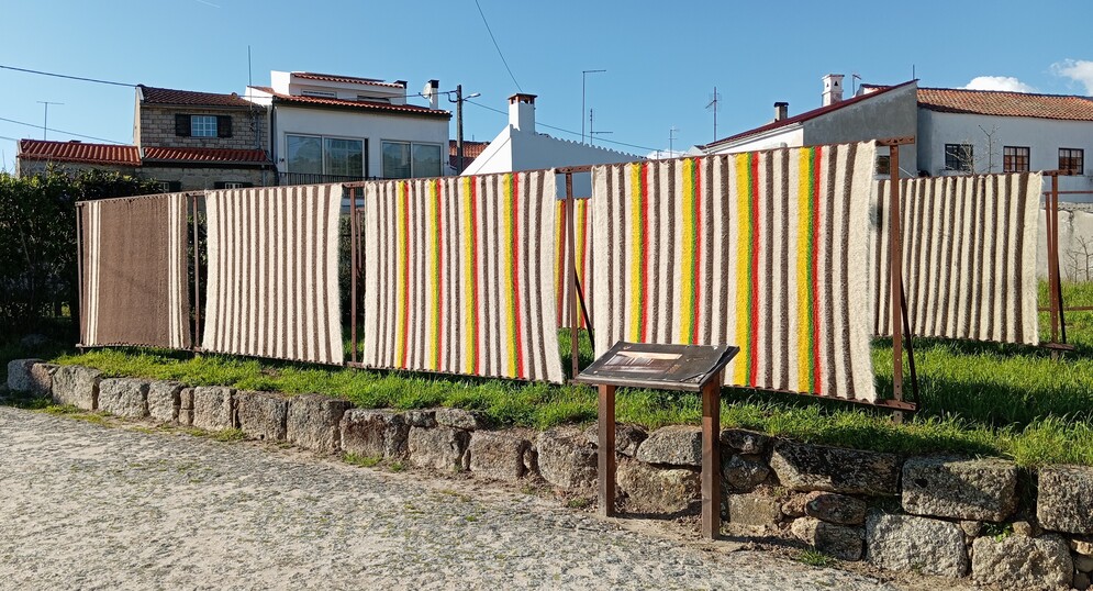 cobertores em râmbolas ou ramblas de sol_ Fonte: associação o genuíno cobertor de papa