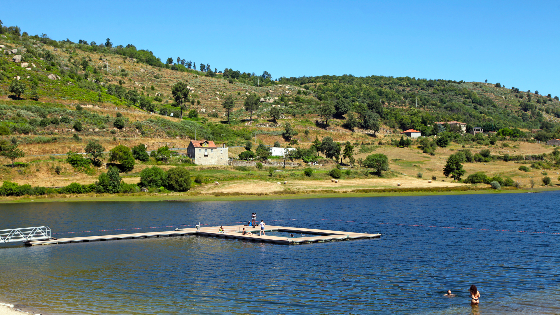 Praia Fluvial com Piscina Flutuante na Barragem do Caldeirão;