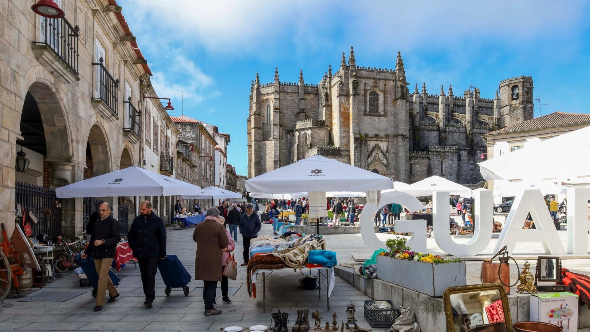Feira de Antiguidades e Colecionismo;
