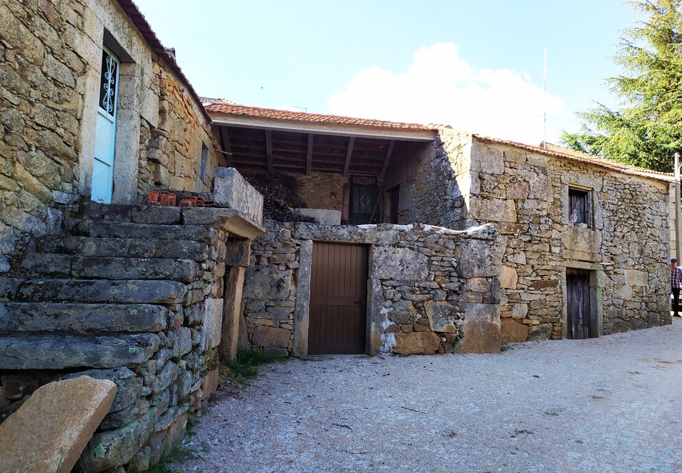 fonte: rochoso