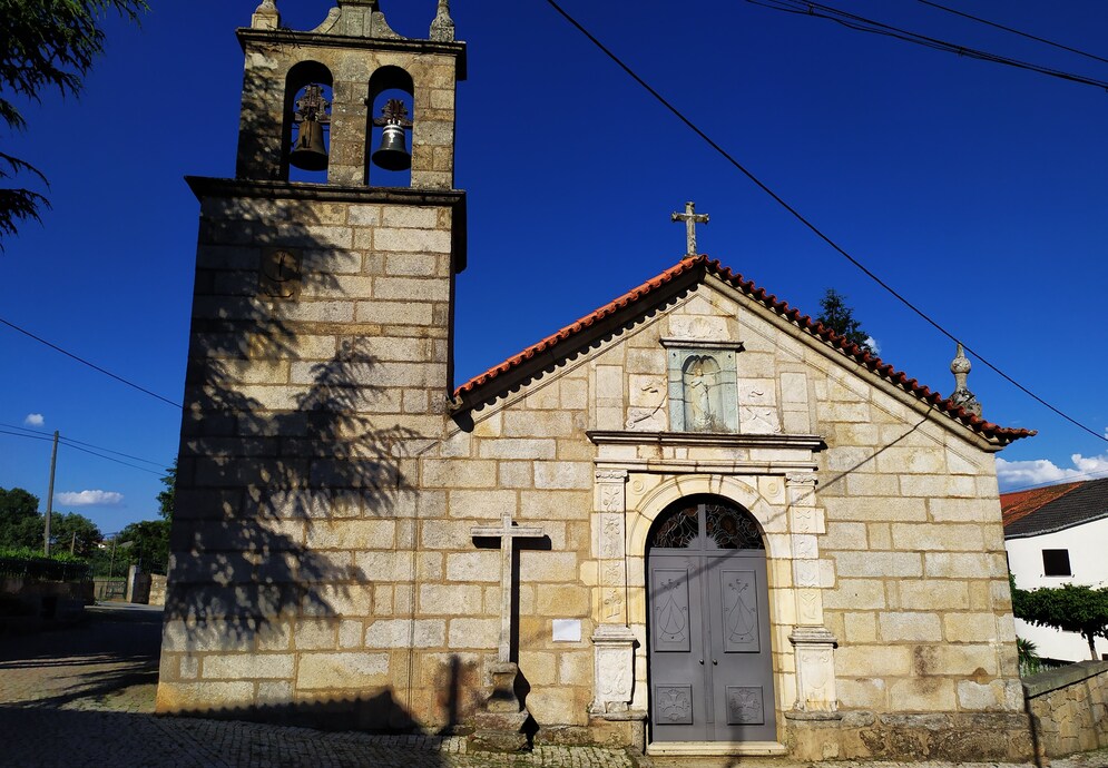 fonte: rochoso