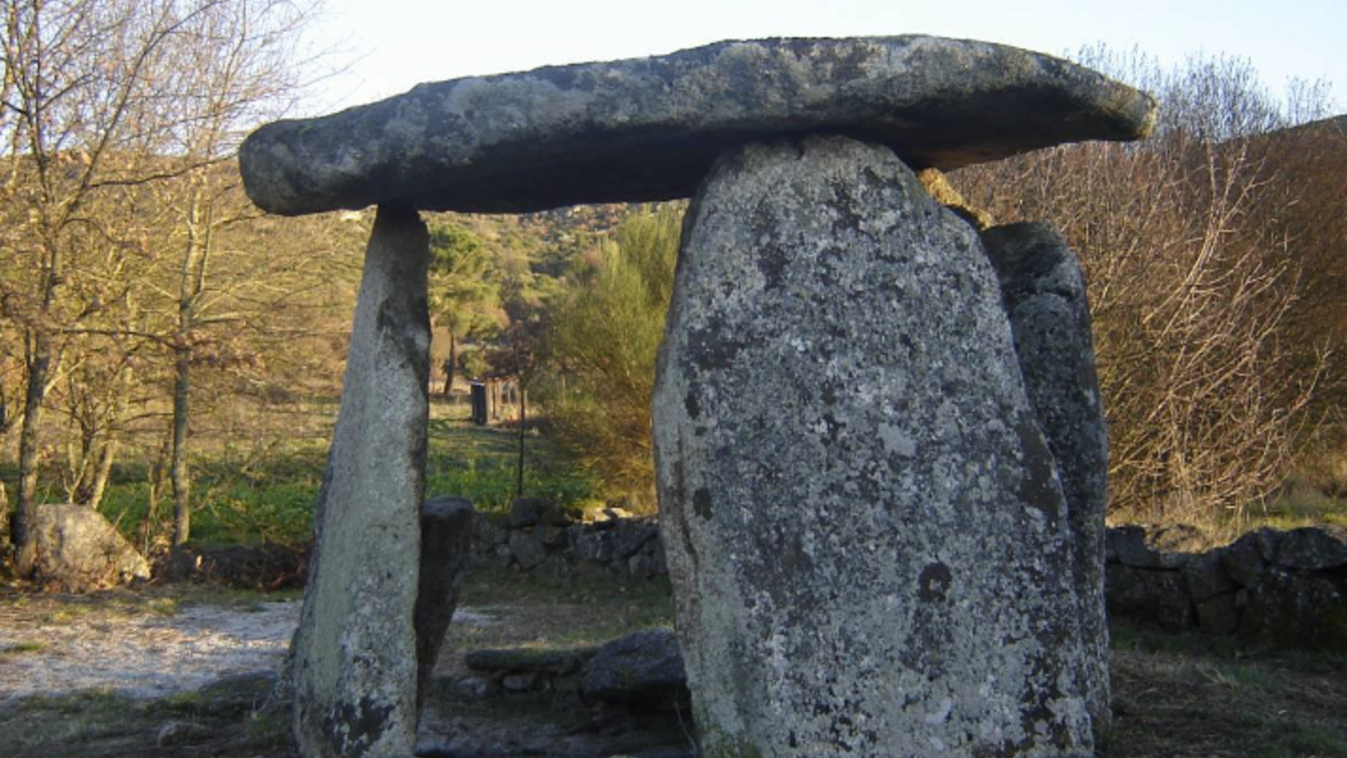 Dolmen of Pera do Moço;