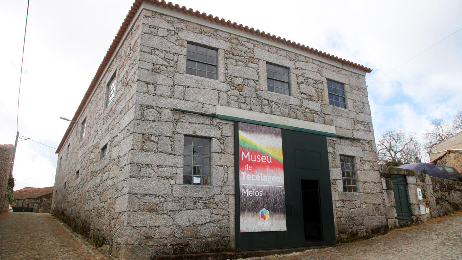 Museu de Tecelagem dos Meios (Weaving Museum of Meios)
