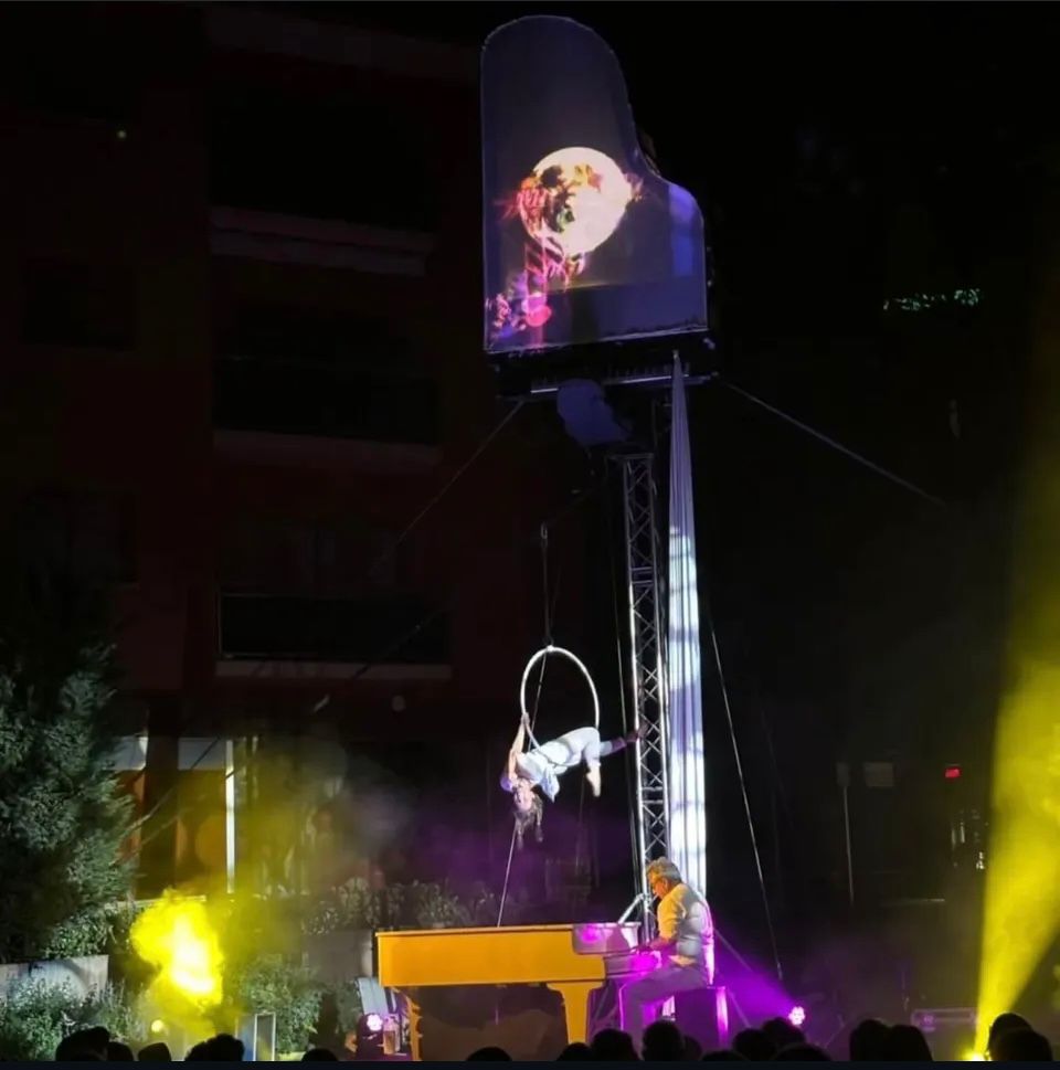 Circo Contemporâneo | Flotados - David Moreno & Cristina Calleja (Contradança – Festival De Dança E Movimento Contemporâneo 2026)