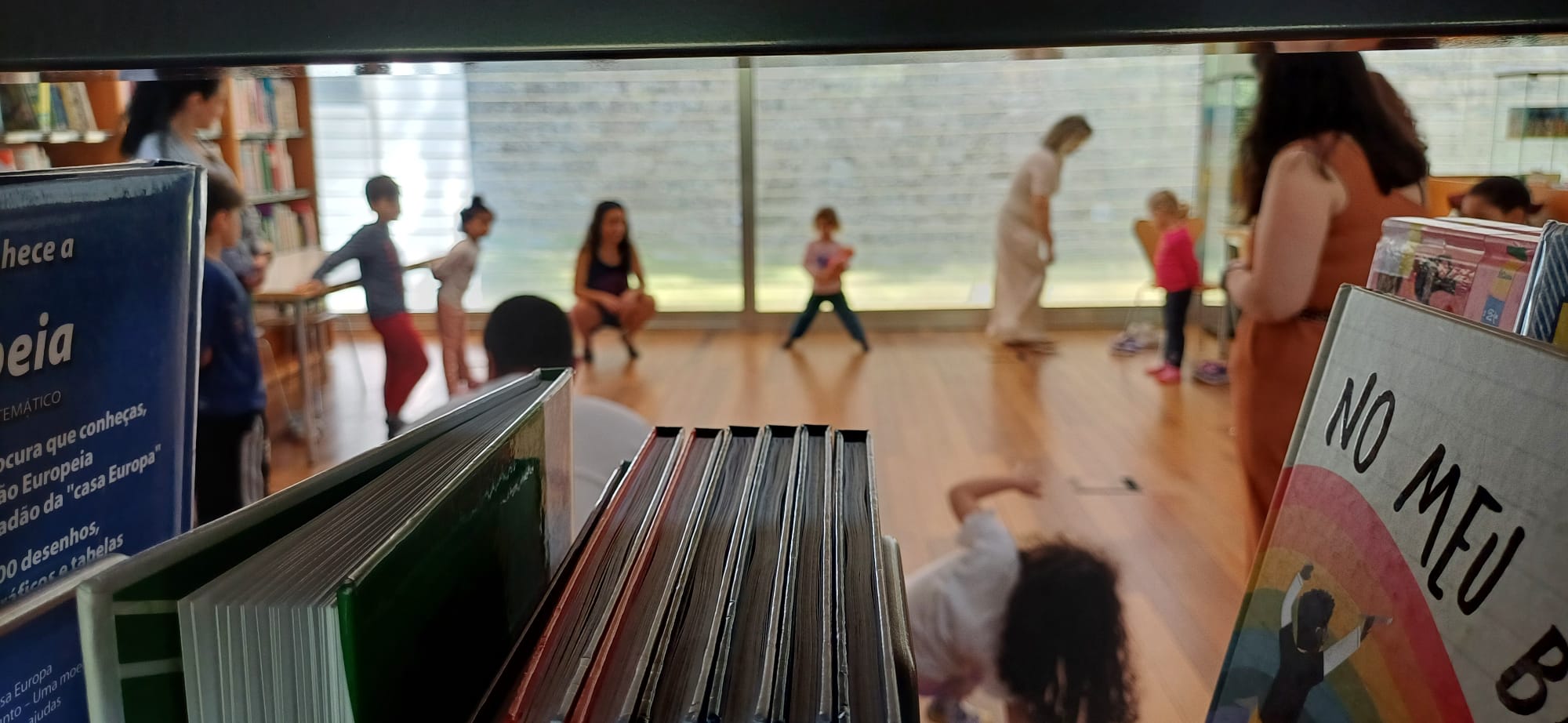 Playoga | Em família… na biblioteca