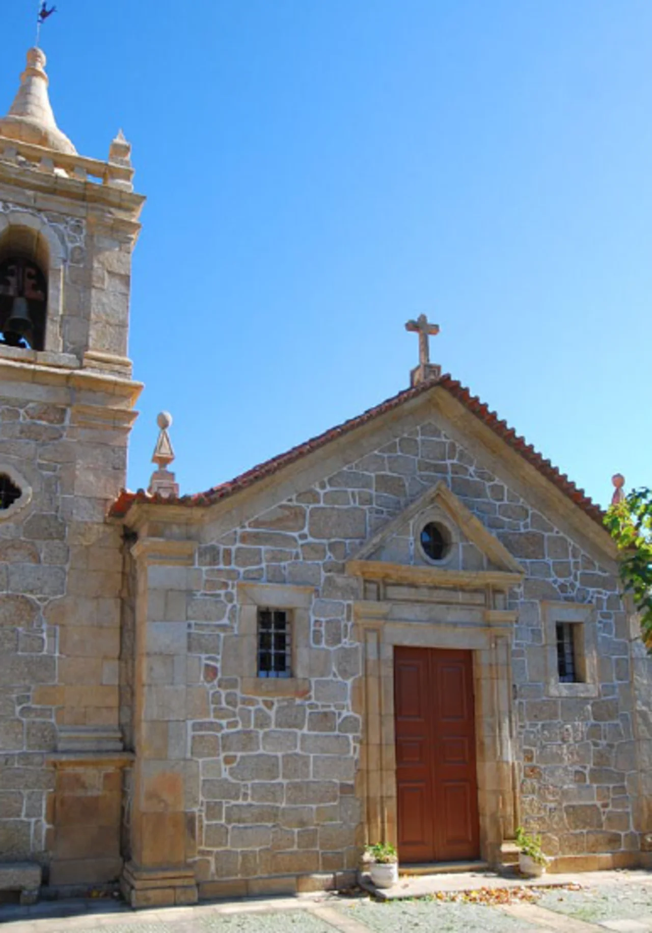 VISITA | II Ciclo de Percursos. Para Ir, Ver e Sentir –  IV Visita-Comentada à Igreja Matriz de Aldeia Viçosa, pelo Historiador d’Arte, Daniel Martins | Guarda o conhecimento